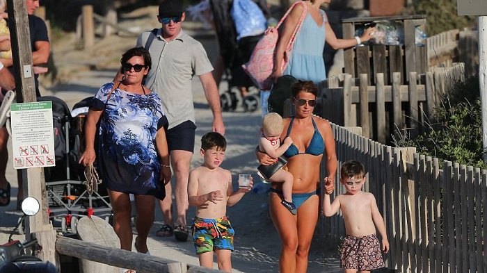 Wayner Rooney berlibur di Ibiza