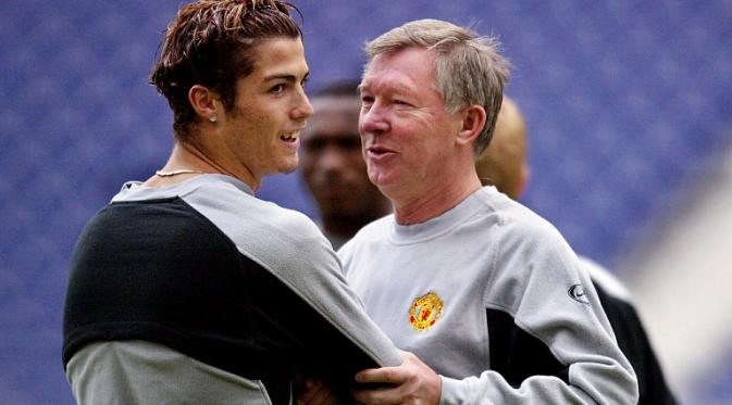 Video Antusiasme Ronaldo Perkenalkan Putranya Ke Alex Ferguson Video Antusiasme Ronaldo Perkenalkan Putranya Ke Alex Ferguson
