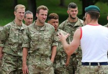Foto, Begini Jadinya Saat Timnas Inggris Digembleng Pasukan Royal Marines