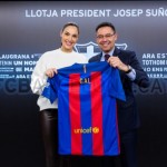 Video, Gal Gadot Pernah Mendapat Jersey Khusus Dari Barca