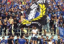 Istri Panglima Viking Sesalkan Ulah Bobotoh Masuki Lapangan Istri Panglima Viking Sesalkan Ulah Bobotoh Masuki Lapangan