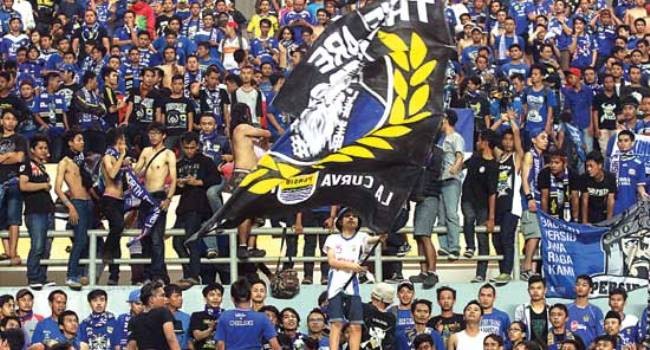 Istri Panglima Viking Sesalkan Ulah Bobotoh Masuki Lapangan Istri Panglima Viking Sesalkan Ulah Bobotoh Masuki Lapangan