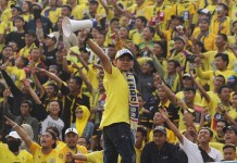 Setelah Bobotoh, Kini Giliran Suporter Persegres Masuki Lapangan