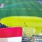Foto, Fans Ini Bentangkan Bendera Merah Putih di Laga Madrid vs Barca